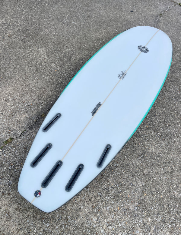 5 fin white surfboard shortboard